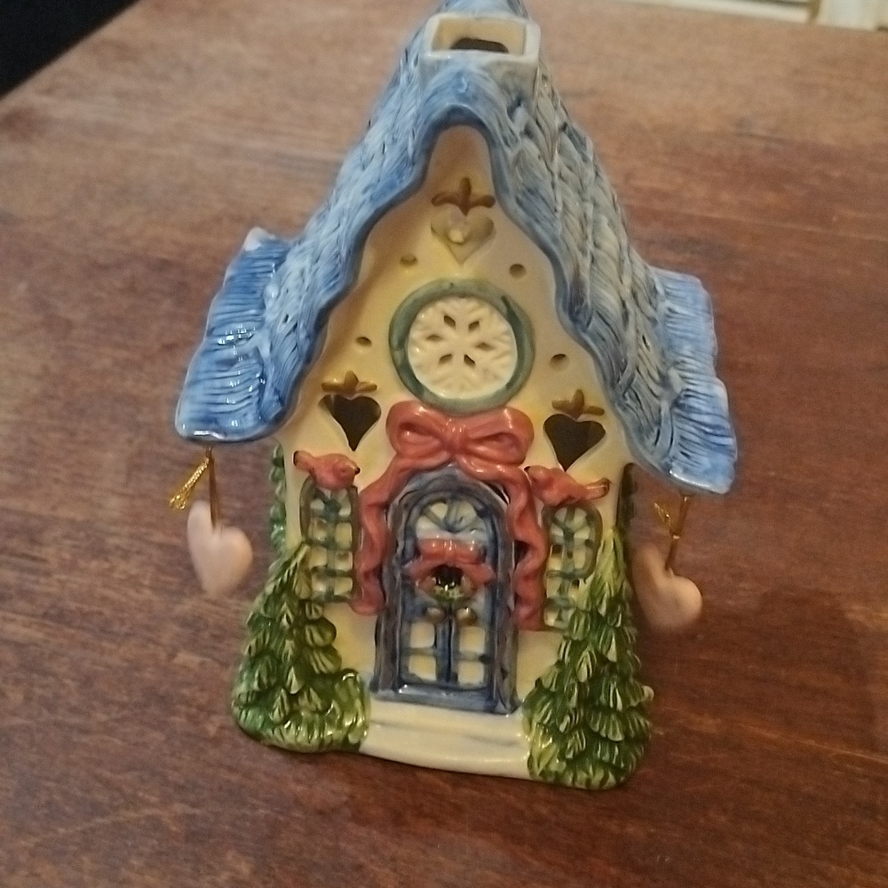 Ceramic house for lamp.